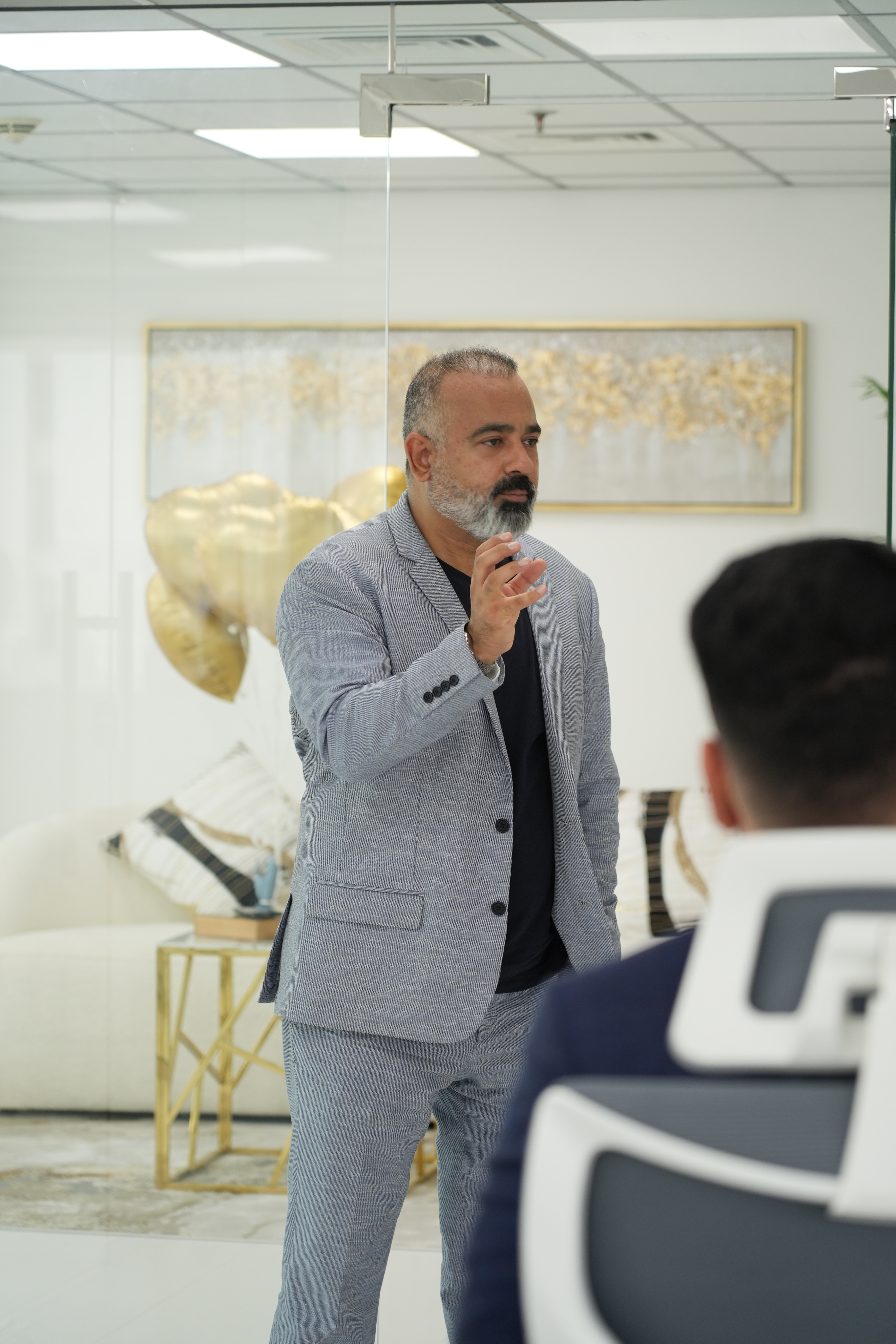 Fabri Elite man presenting