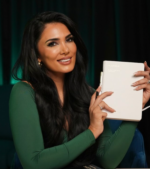 Sadia Psychology holding her planner